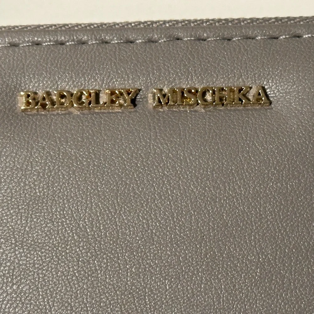 Badgley Mischka Wallet Wristlet Vegan Leather Gray‎ Studded Cell Holder